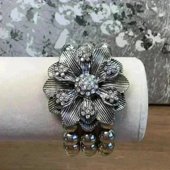 Jewelry - Silver AB Statement Flower Bracelet Vintage Bling
